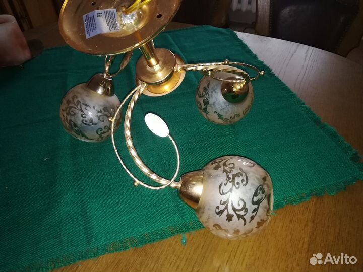 Люстра три плафона