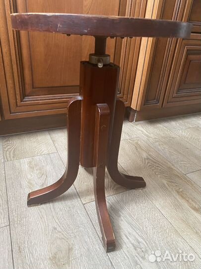 Стульчик для фортепиано крутящийся