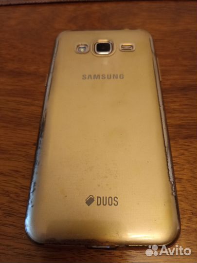 Телефон Samsung Galaxy J2
