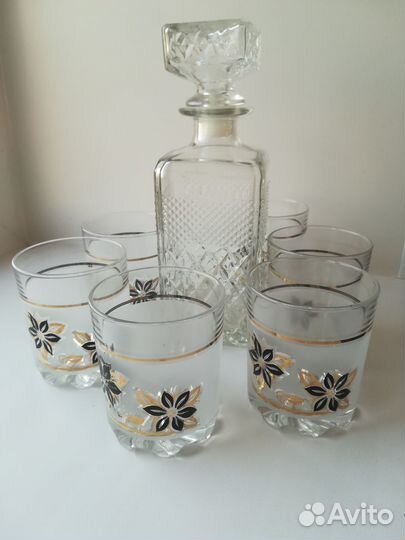Наборы стаканы и графин, кувшин и стаканы