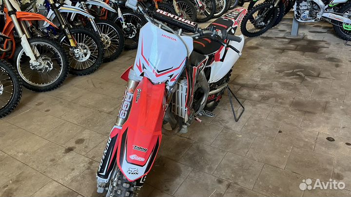 Быстрый кроссовый Honda CRF450r