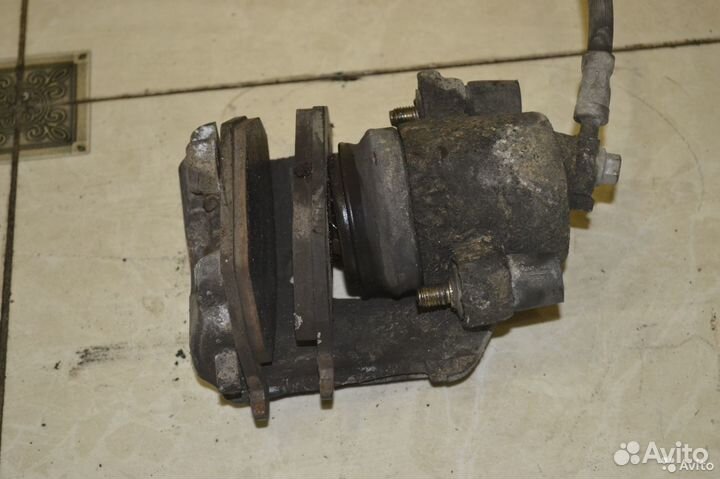 Тормозной суппорт передний левый Skoda Octavia А5