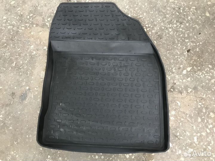 Коврик передний правый тойота королла (с 2006)