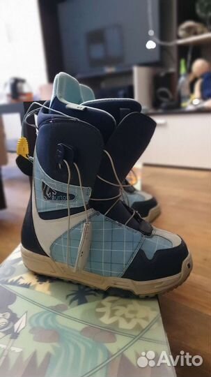 Сноуборд с креплениями и ботинками Burton