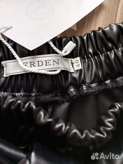 Кожаные шорты на девочку