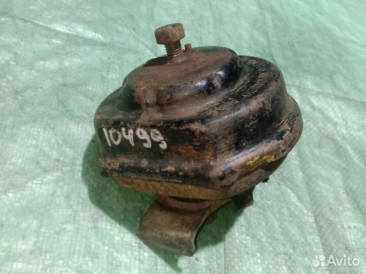 Подушка двигателя передняя Volkswagen Passat B3