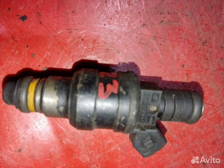 Форсунка топливная Audi A4 B5 седан 1.8I ADR 1996