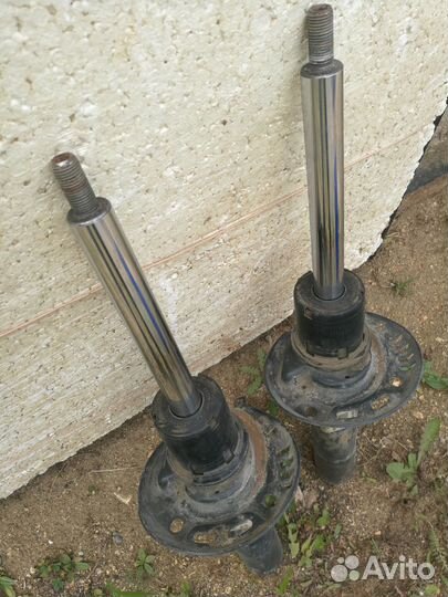 Передние стойки (амортизаторы) для пассат сс