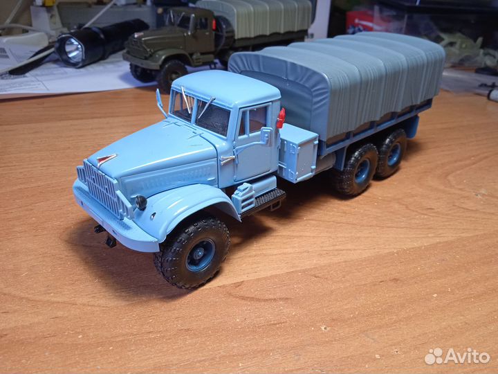Модель Краз 255, яаз