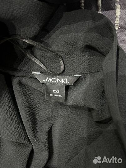 Платье Monki