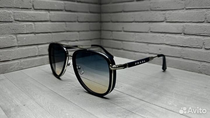 Солнцезащитные очки Prada LUX