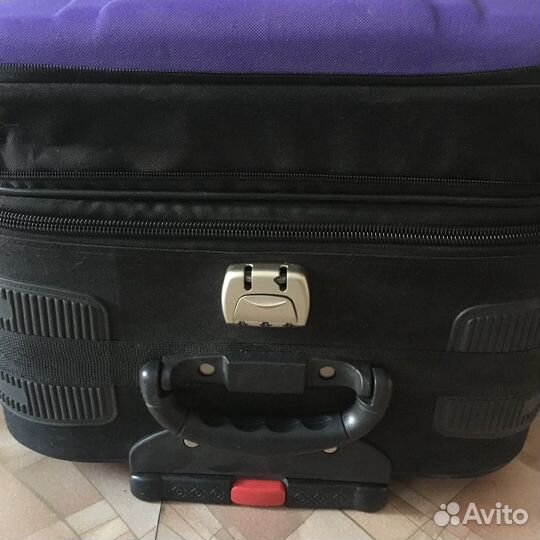 Чемодан на колёсиках