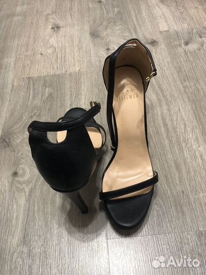 Босоножки на каблуке