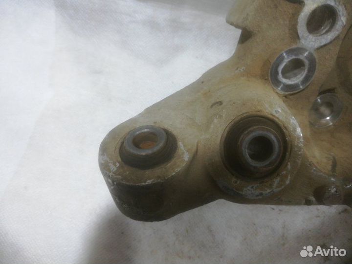 Кулак поворотный задний Nissan Teana