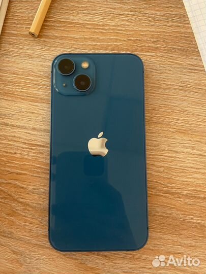 Телефон iPhone 13