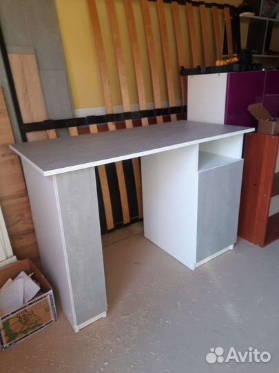 Маникюрный стол