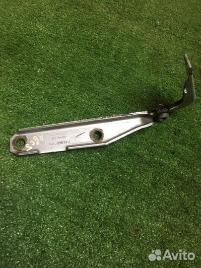 Петля капота ауди а6с5 левая