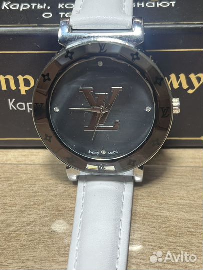 Часы женские LV