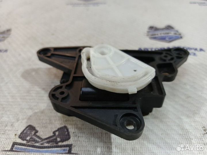 Мотор заслонки отопителя правый Hyundai Santa Fe 2