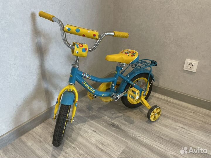 Детский велосипед с ручкой