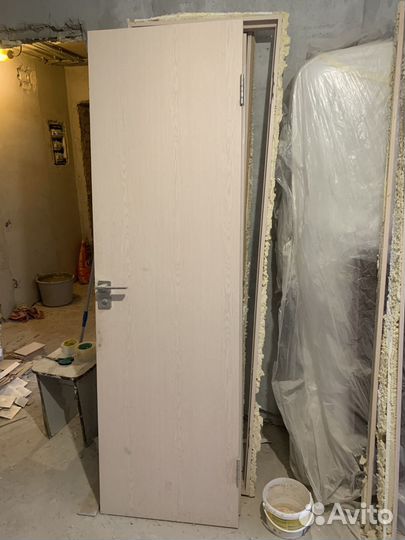 Двери межкомнатные, с коробками. 6 штук