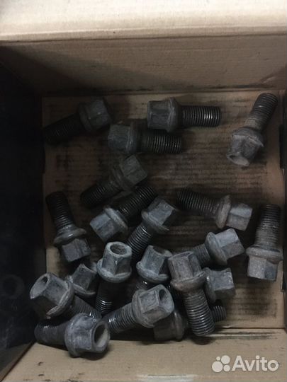 Диск штамповка R16 5*112 + болты