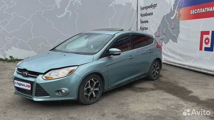 Накладка заднего бампера Ford Focus 3