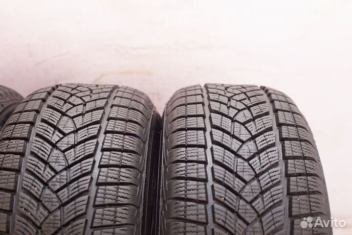 Goodyear UltraGrip Performance+ SUV 215/60 R17 96H