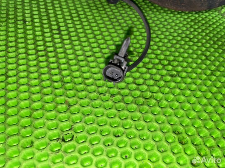 Ступица передняя левая Cadillac Escalade GMT900