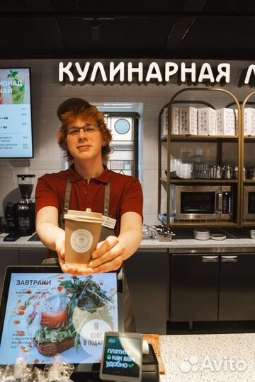 Бариста в кафе