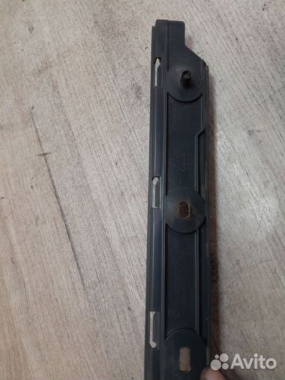 Направляющая заднего бампера левая Mercedes-Benz V