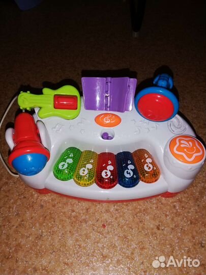 Музыкальный пианино с микрофоном