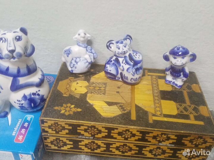 Статуэтки гжель кучей