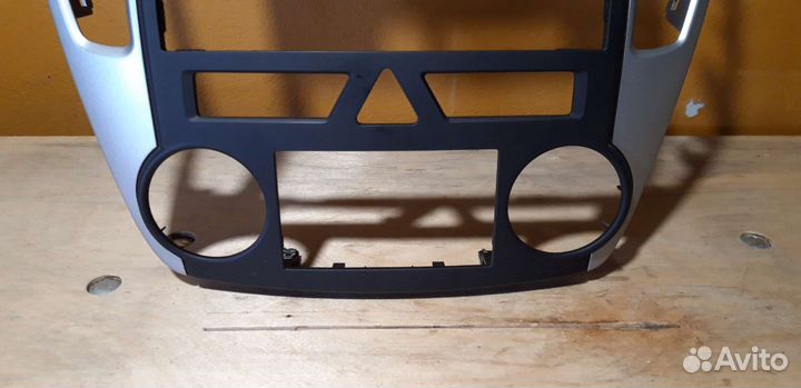 Рамка магнитолы KIA ceed 2011