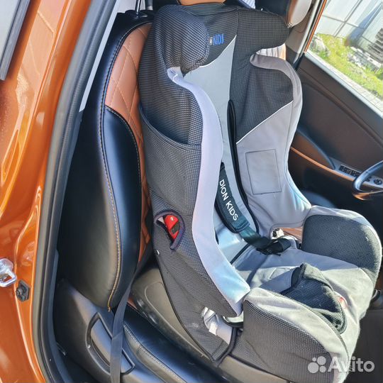 Автомобильное детское кресло