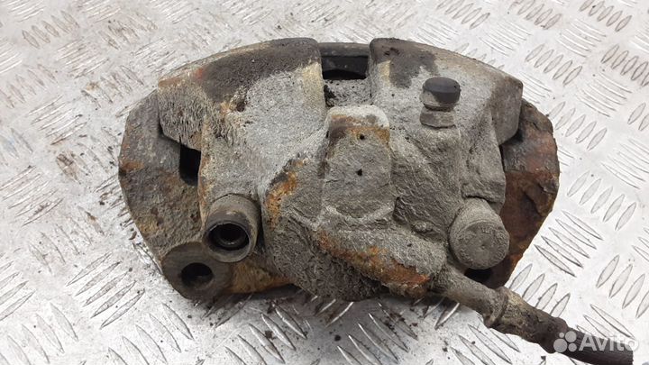 Суппорт передний правый Volkswagen Transporter T5