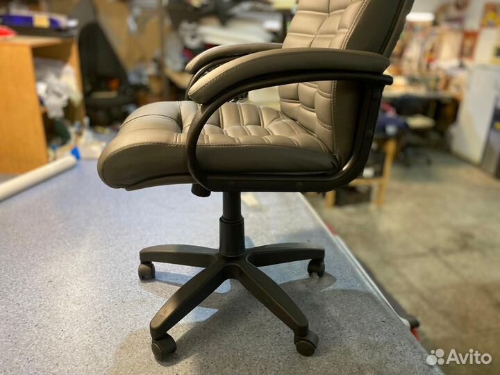 Офисное кресло