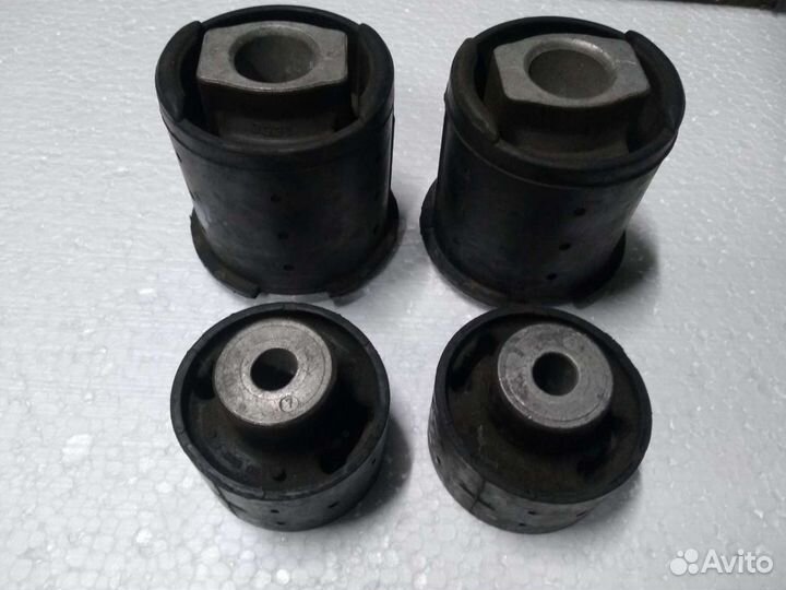 BMW 5 E39 Подушки задней балки оригинал