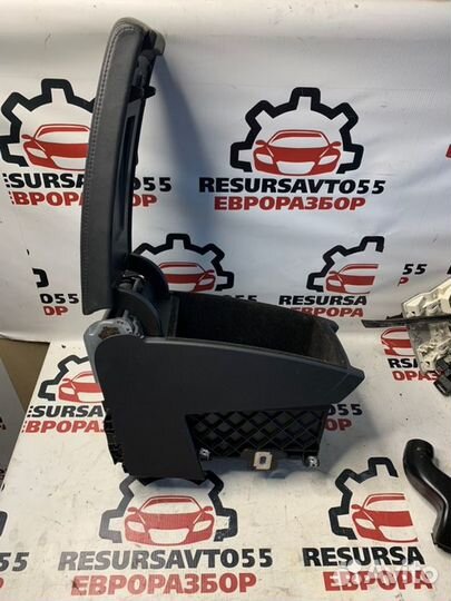 Подлокотник Vw Passat B6 2.0 tfsi BWA 2007