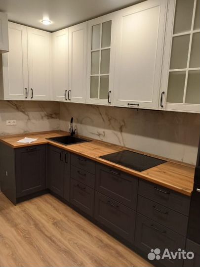 Кухонный гарнитур в темных оттенках