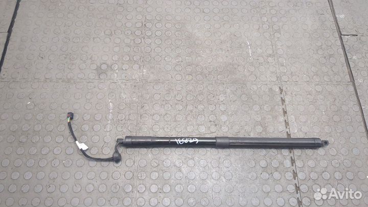 Амортизатор крышки багажника левый Volvo XC60 2017, 2019