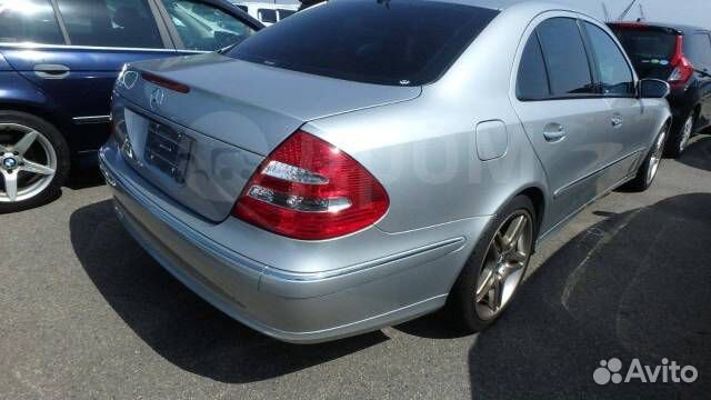 Mercedes-Benz E-Class W211