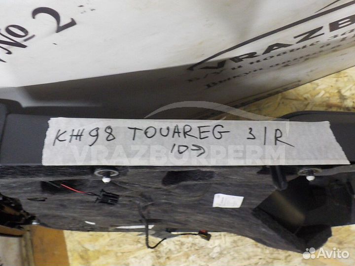 Обшивка двери задней правой (дверная карта) VW Tou