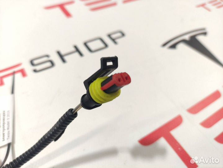 Фишка (разъем) электропроводка подкапотная Tesla