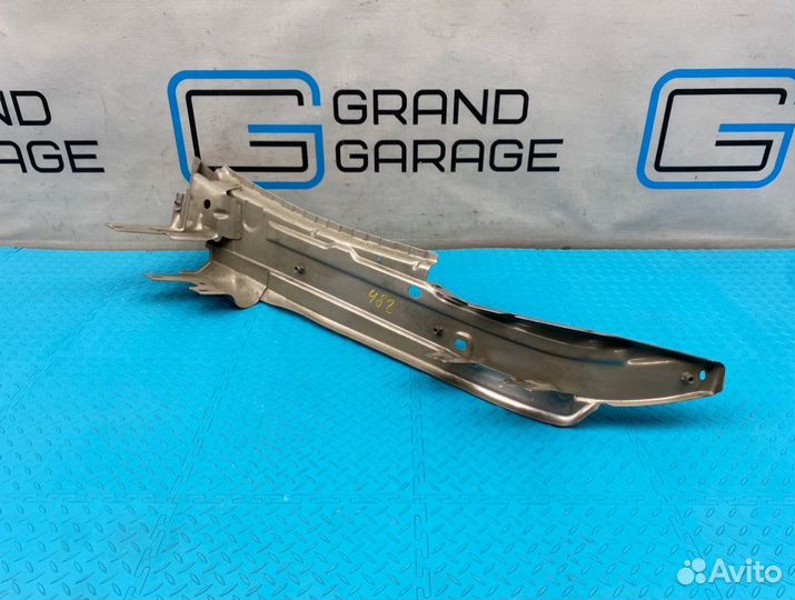 Кронштейн крыла передний правый Audi Q7 4LB BHK