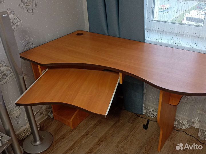 Компьютерный стол