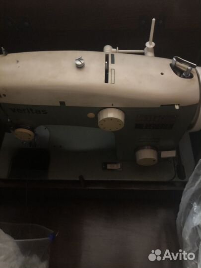 Швейная машина Veritas. машинка в столе