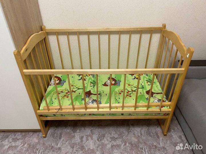 Детская кроватка