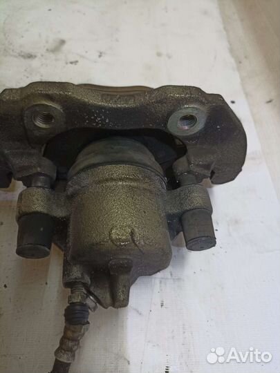 Mazda 3 bk суппорт передний правый