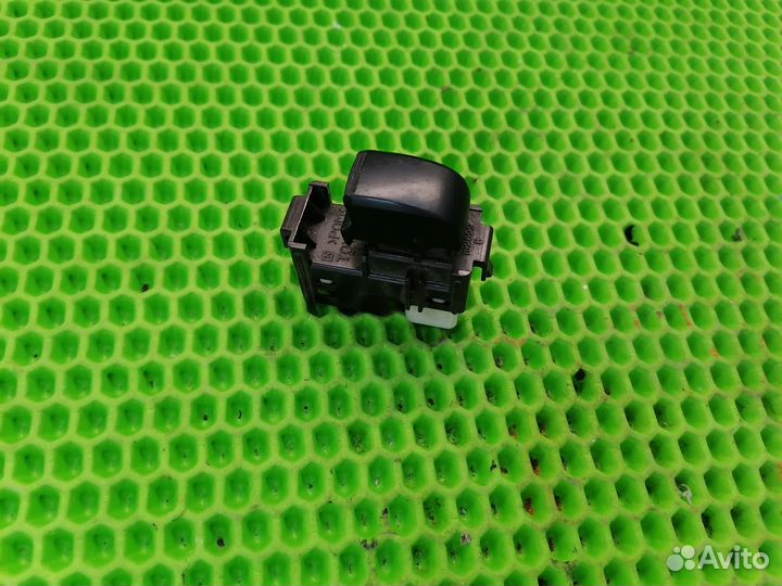 Кнопка стеклоподъемника тойота Марк JZX 110